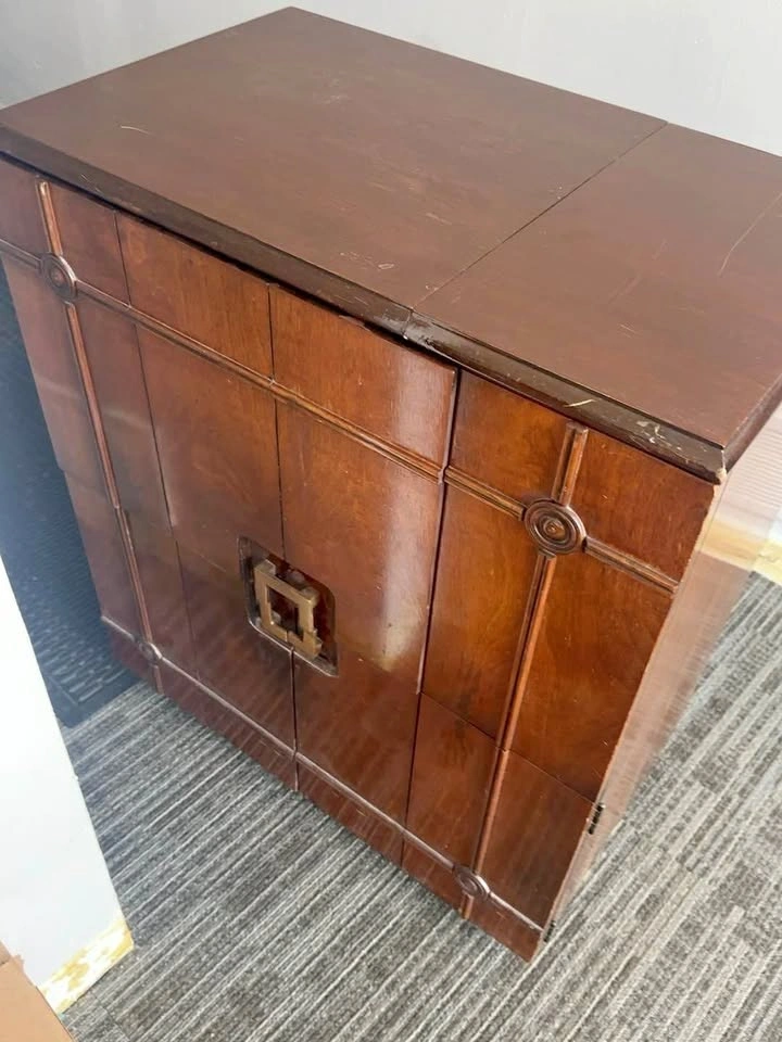 Vintage Mid-Century Wood Record Player / Phonograph Cabinet