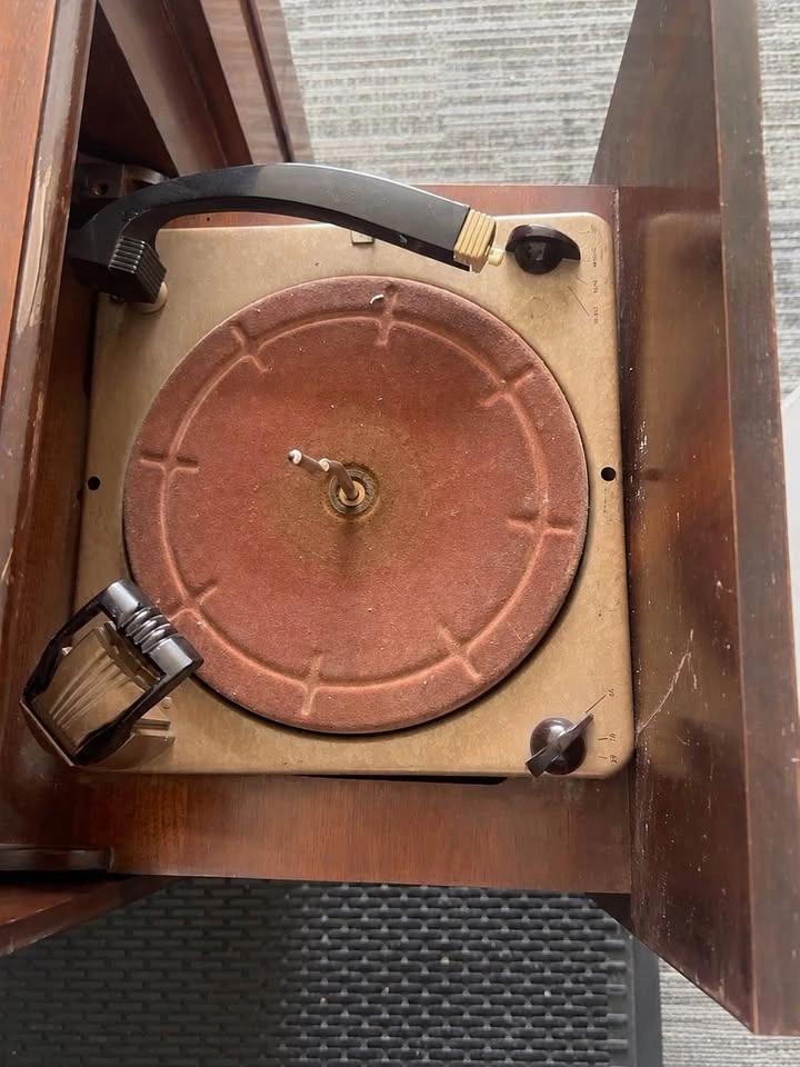Vintage Mid-Century Wood Record Player / Phonograph Cabinet - photo 4