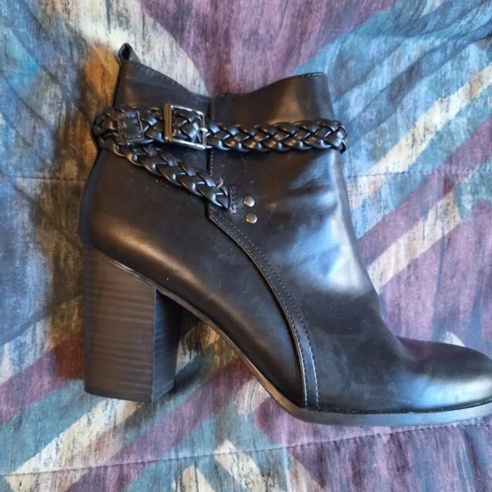Fioni Black Heeled Ankle Boots – Women's Size 11 – Like New - photo 3