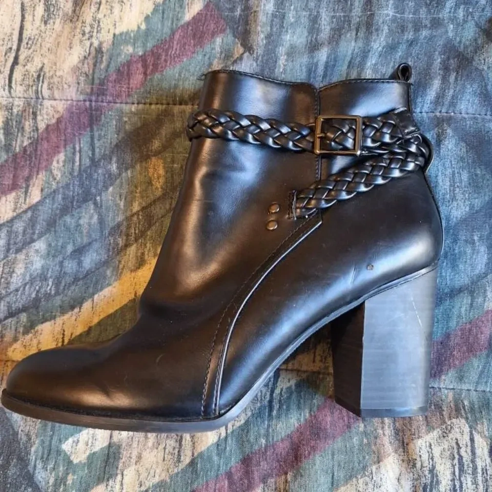 Fioni Black Heeled Ankle Boots – Women's Size 11 – Like New - photo 4