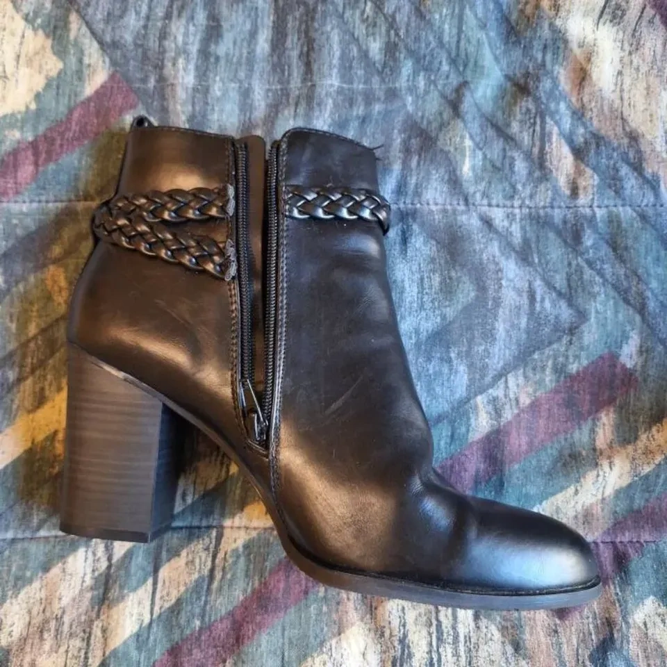 Fioni Black Heeled Ankle Boots – Women's Size 11 – Like New - photo 5