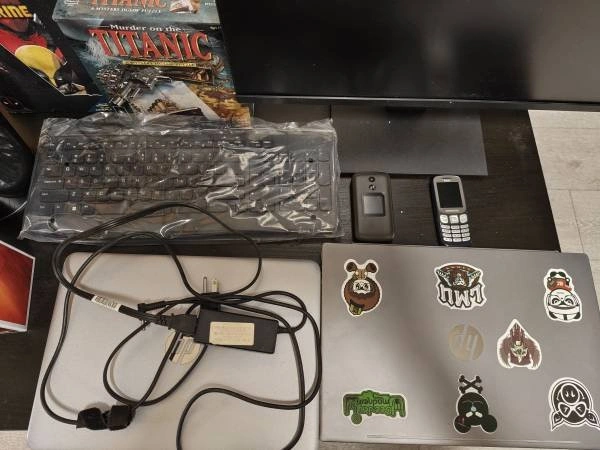 Huge Tech Clearance / Parts Lot – Monitor, Laptops, Phones - photo 4