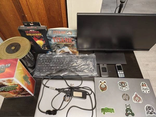 Huge Tech Clearance / Parts Lot – Monitor, Laptops, Phones - photo 5