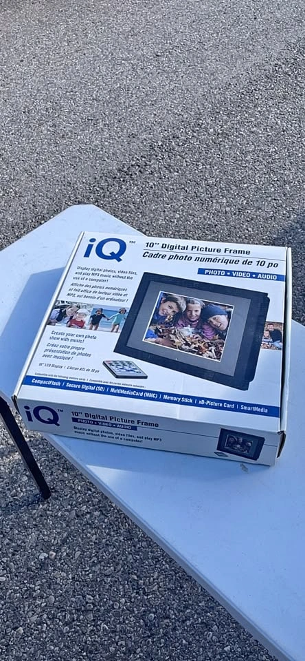 iQ 10" Digital Picture Frame