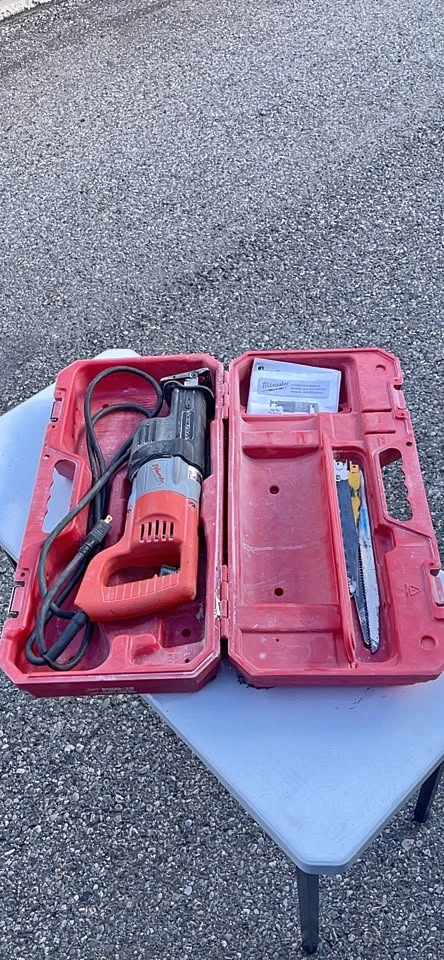 Milwaukee Sawzall Reciprocating Saw with Case and Blades