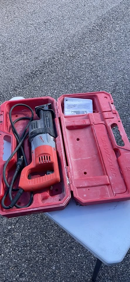 Milwaukee Sawzall Reciprocating Saw with Case and Blades - photo 3