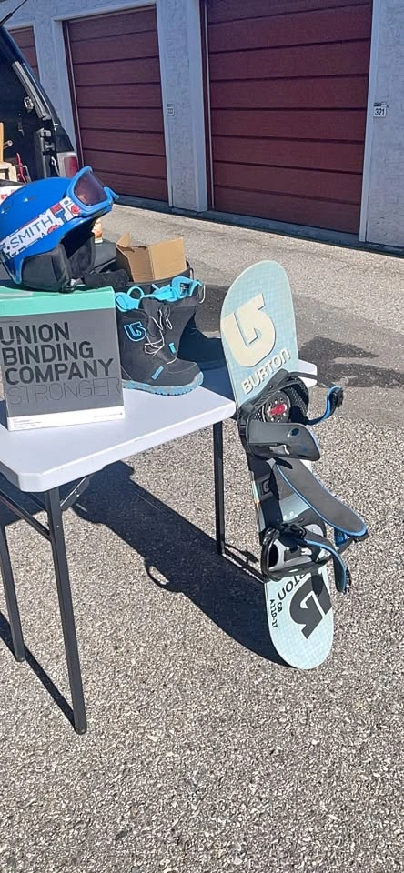 Burton 108cm Youth Snowboard Complete Setup