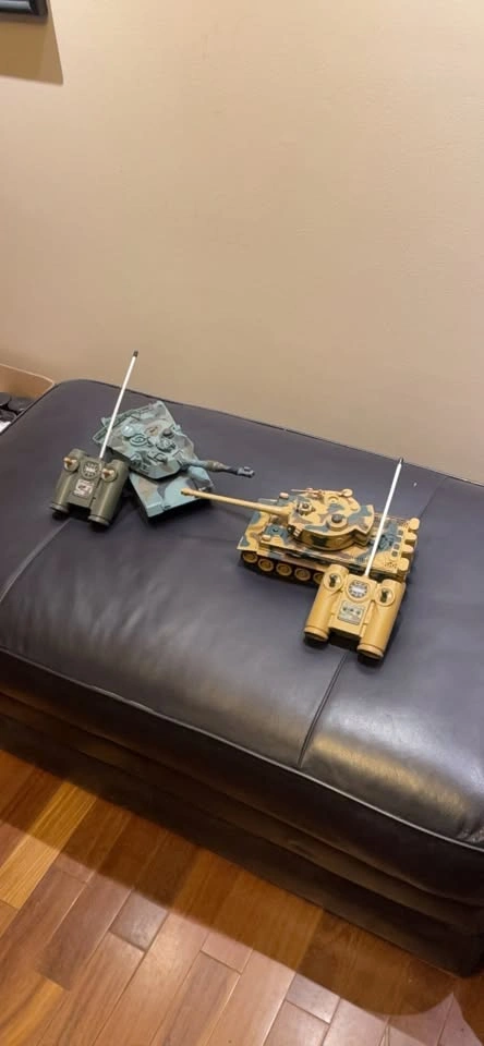 Remote Control Tanks with Remotes - photo 2