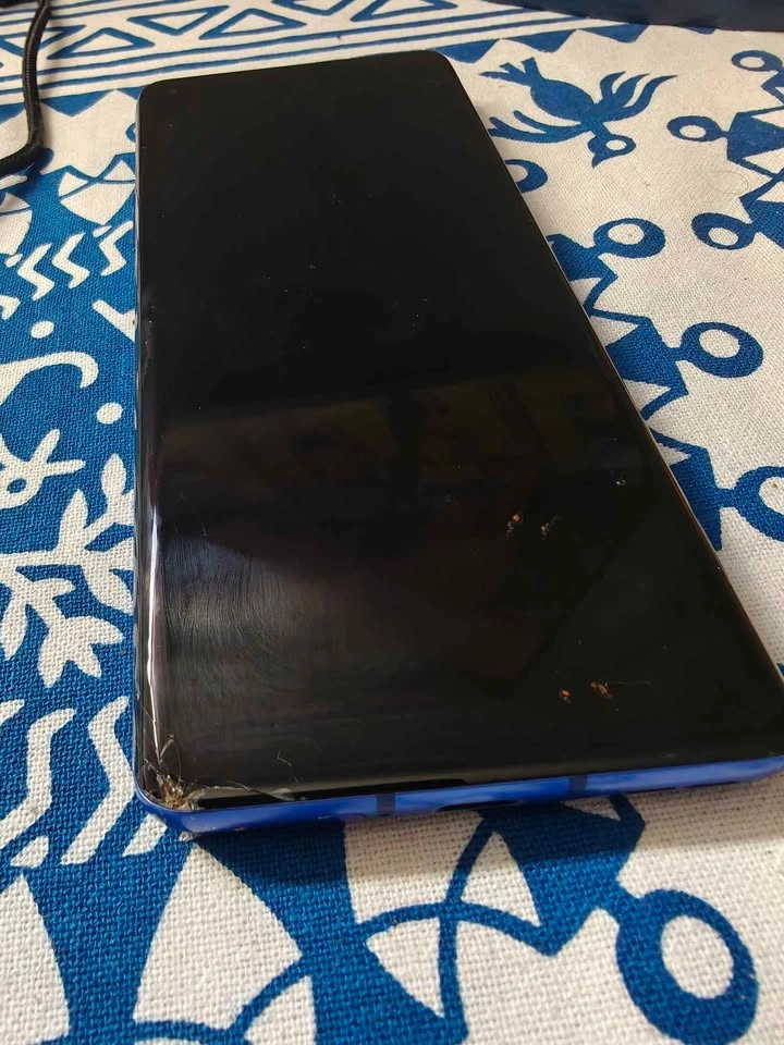 OnePlus 8 Pro - 256GB - Fair ( No box ) - photo 3