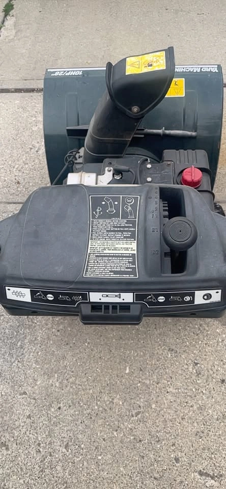10HP/28” Yard Machines Snow King Snow Blower - photo 3