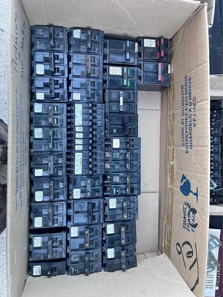 Circuit Breakers 15A 20A 30A 40A