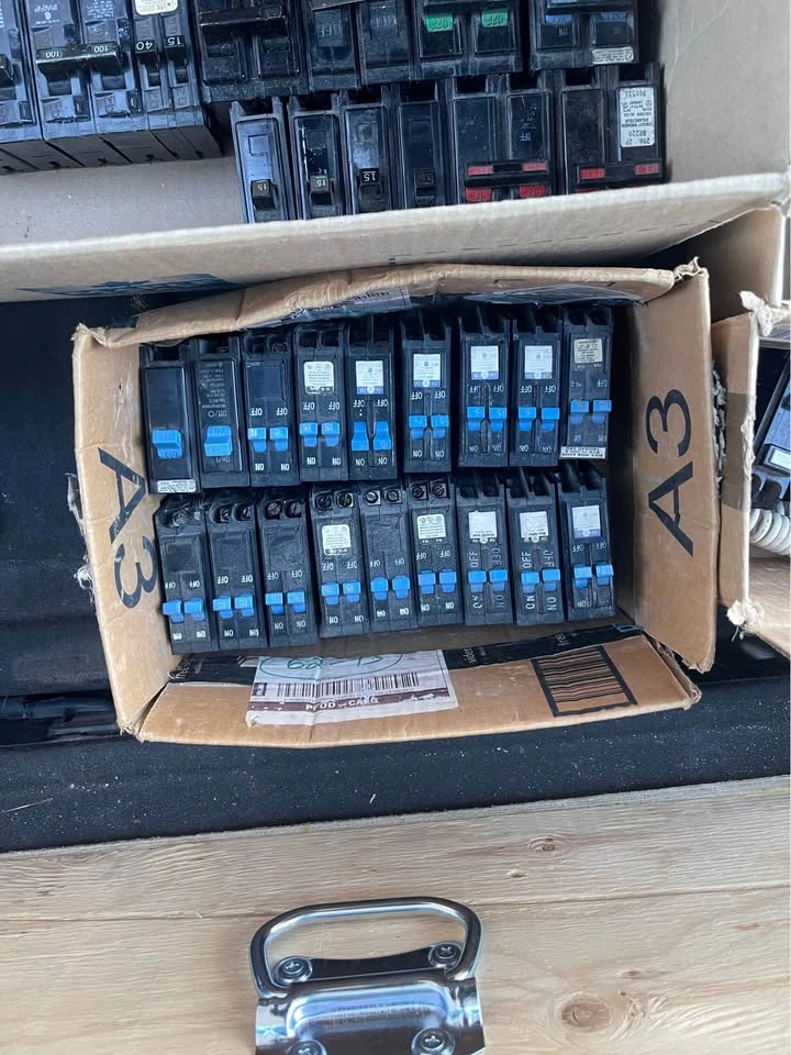 Circuit Breakers 15A 20A 30A 40A - photo 5