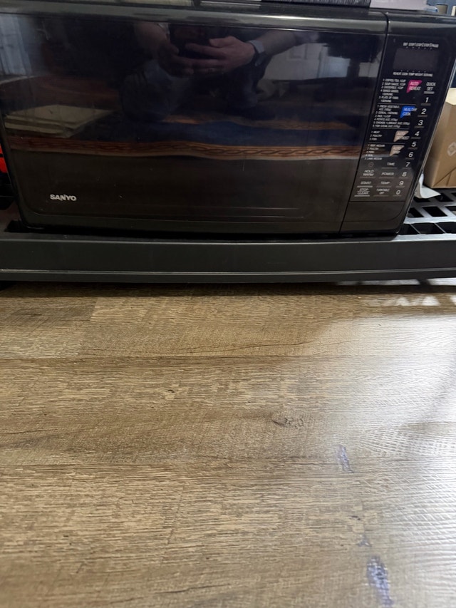Great Deal Black Sanyo Microwave/ Convection Model - photo 4