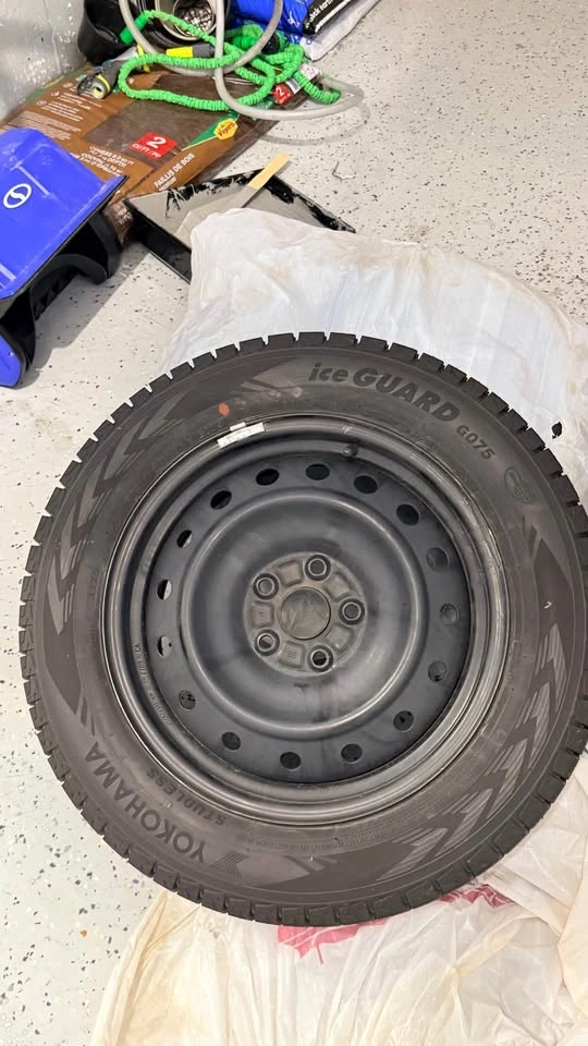 Yokohama Ice Guard G075 R17” winter tire + rims - photo 3