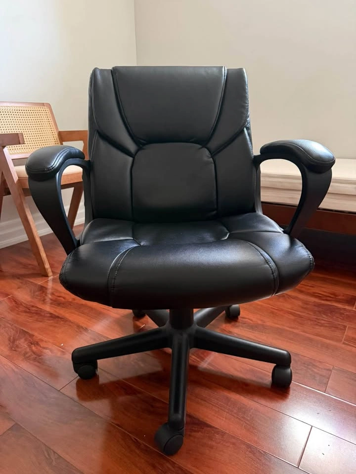 Staples Bonded Leather Task Chair – Black - photo 2