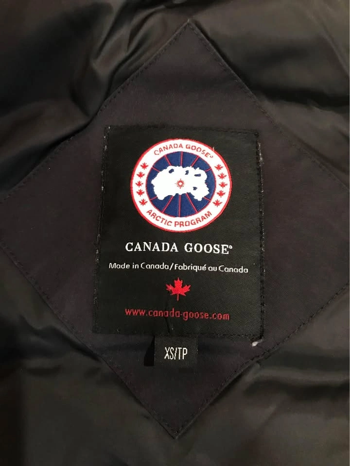 Woman’s Canada Goose Jacket - photo 5