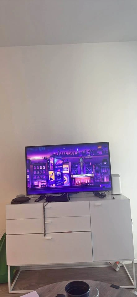 32” TV