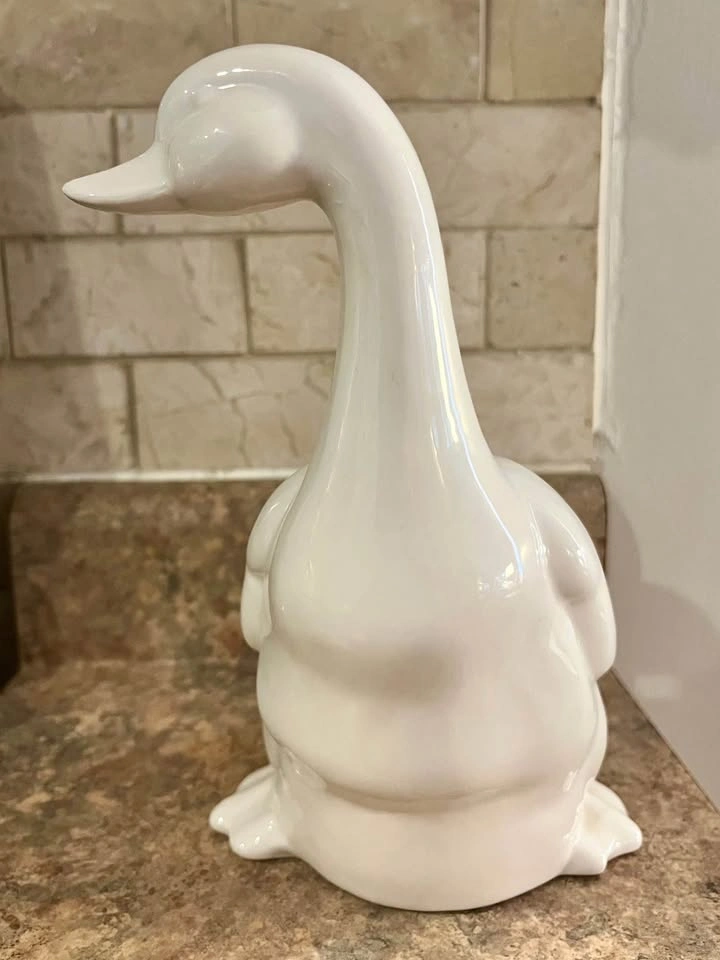 Vintage Small White Ceramic Goose Figurine - Desk & Shelf Decor - photo 2