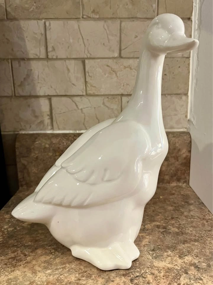 Vintage Small White Ceramic Goose Figurine - Desk & Shelf Decor - photo 4