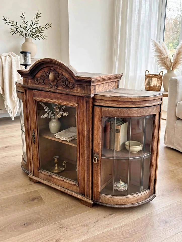 Antique Bow-Front Display Cabinet – Carved Wood Vitrine