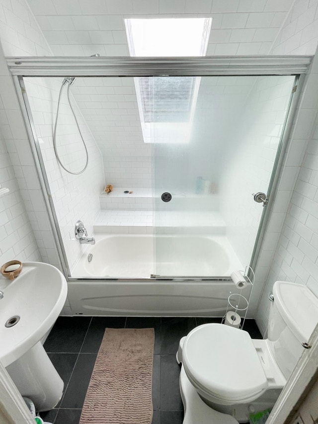 Large, light filled room in central shared apartment - photo 4