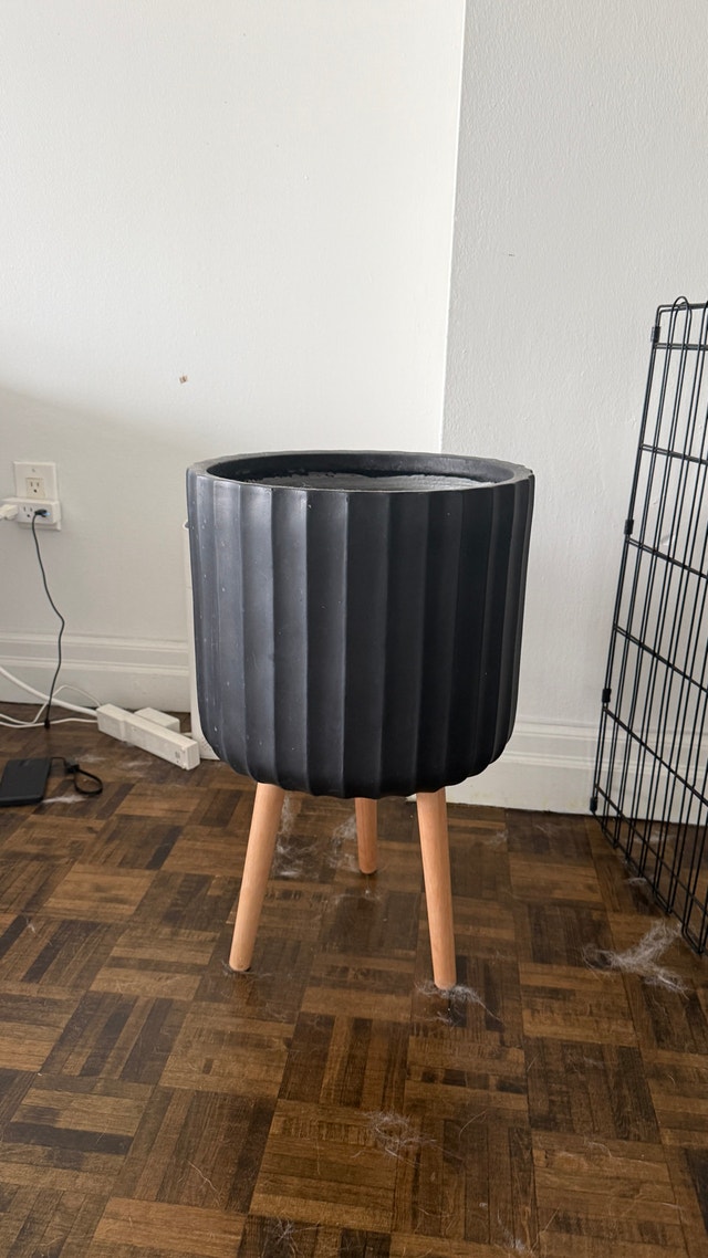 Planter with Wooden Legs