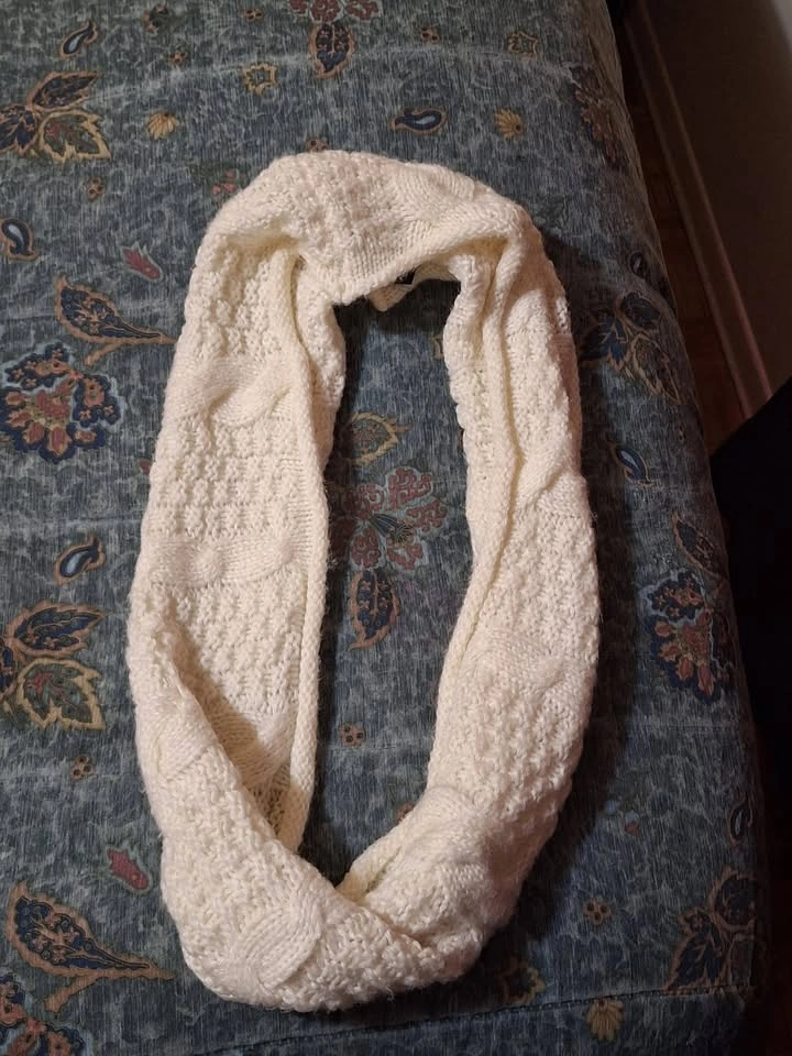 Tahari Cream Cable Knit Infinity Scarf - photo 2