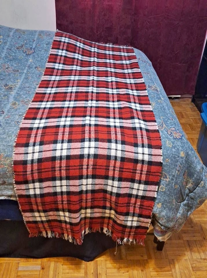 Suzy Shier Red Plaid Oversized Blanket Scarf / Wrap