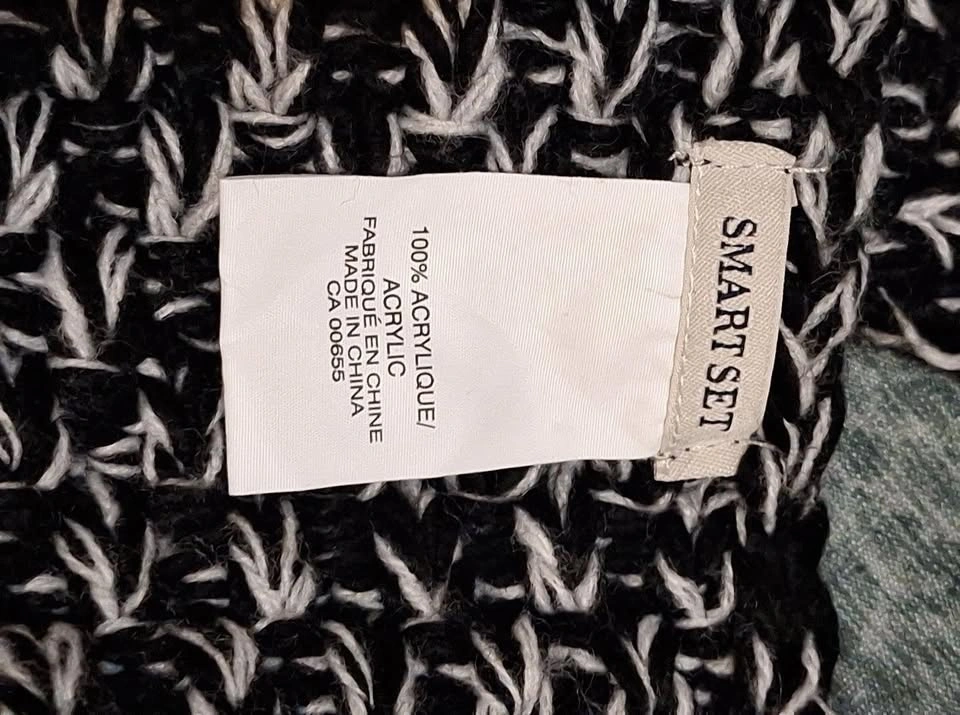 Smart Set Black & White Knit Fringe Scarf - photo 2