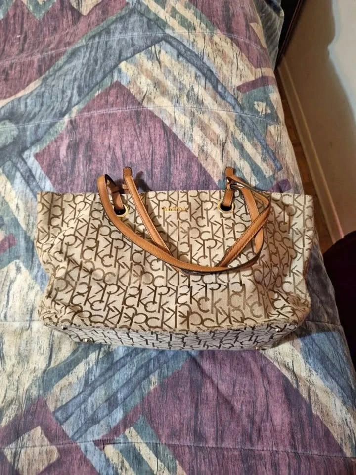 Calvin Klein Logo Tote Bag – Large Everyday Shoulder Bag