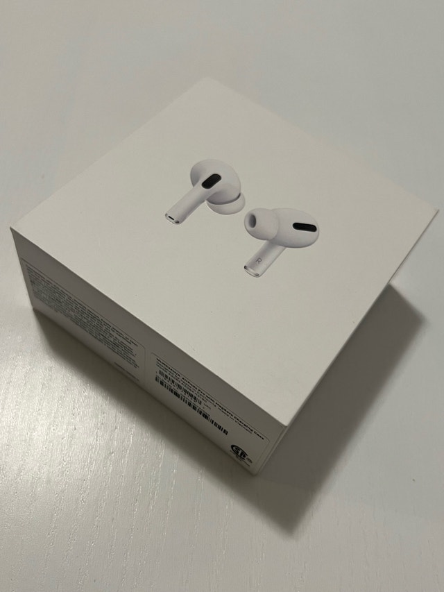 Apple AirPods Pro 1st Generation + MagSafe Case