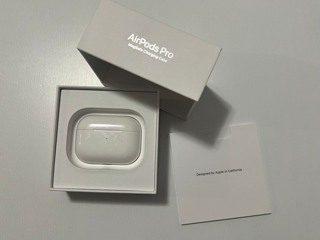 Apple AirPods Pro 1st Generation + MagSafe Case - photo 2