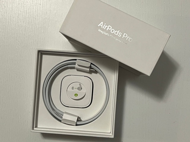Apple AirPods Pro 1st Generation + MagSafe Case - photo 3