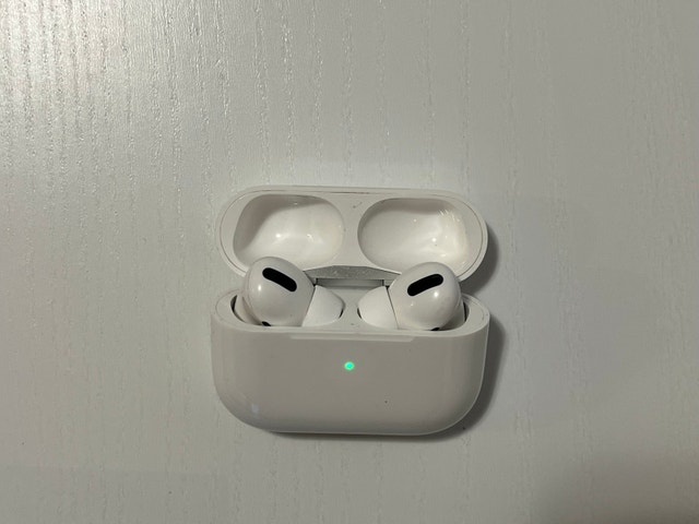 Apple AirPods Pro 1st Generation + MagSafe Case - photo 5