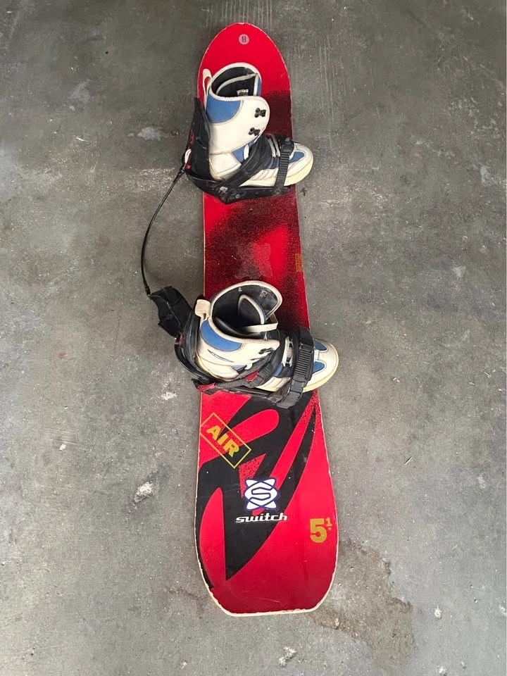 Vintage Burton Snowboard w/ Bindings - photo 2