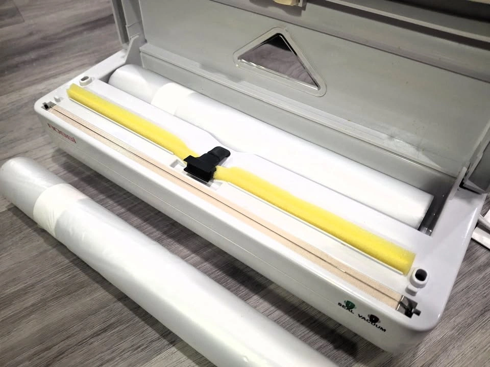 Rossi Vacuum Bag Sealer H-8830 – With Bag Rolls, Manual & Box - photo 3