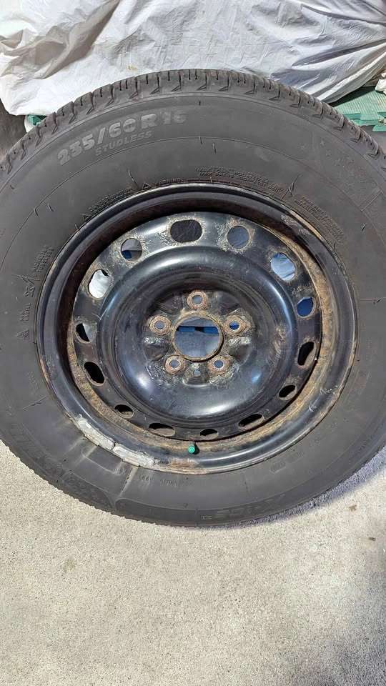 4 Michelin X-Ice Winter Tires 235/60R16 with Steel Rims – $300 - photo 2