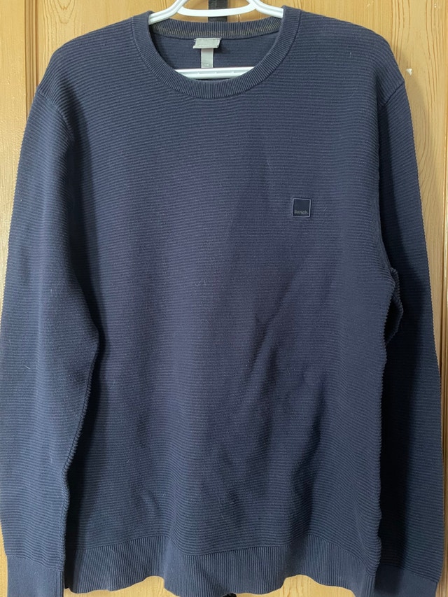 Bench NWOT Large Navy Ribbed Sweater - Like New
