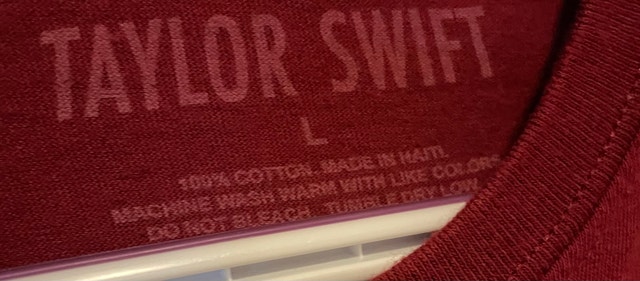NWOT: Official Taylor Swift Red Tour Outfits Graphic T-Shirt - photo 3