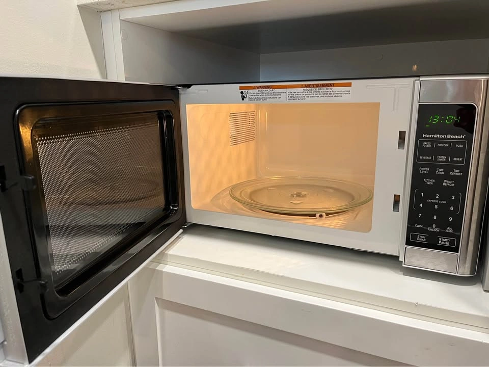 Hamilton Beach Microwave - photo 2