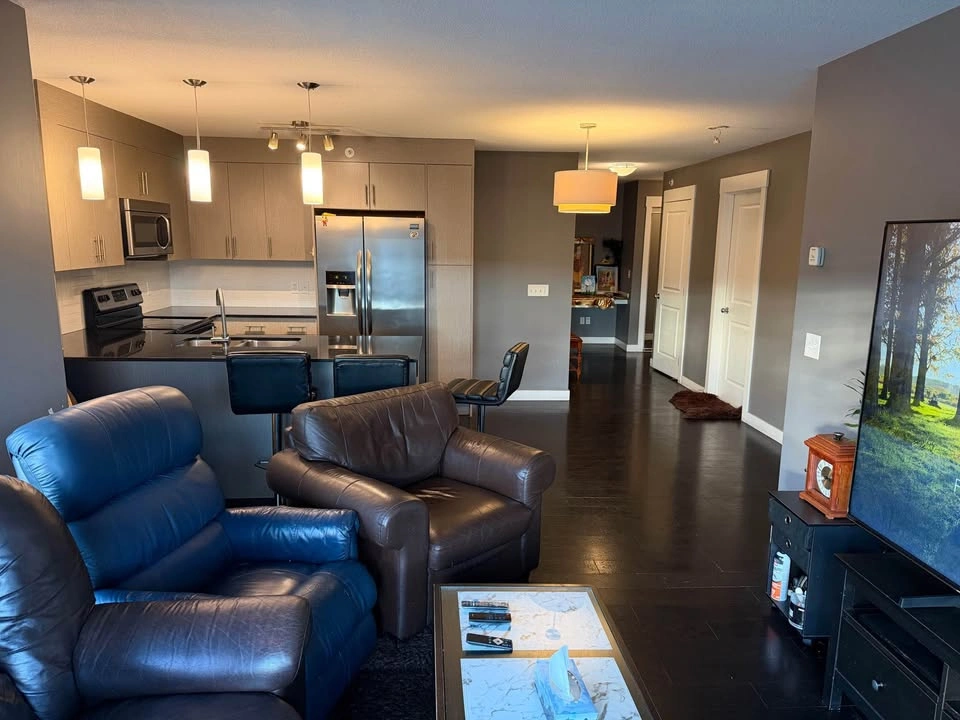 2 Beds 2 Baths - Apartment - photo 4