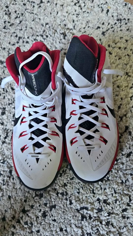 Nike Hyperdunk size 10.5