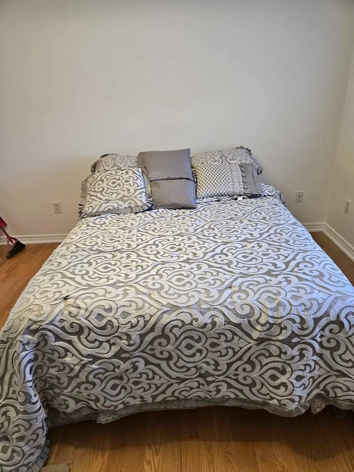 Grey and White Patterned Queen Comforter Set
