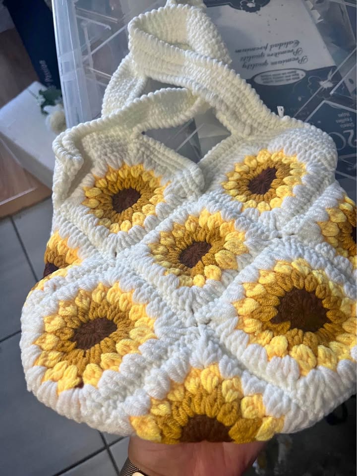 Hand crotchet bag