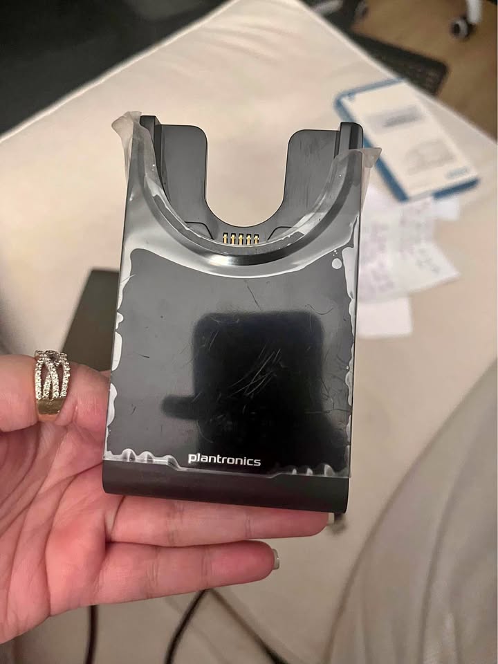 Plantronics earphone / headphone holder 🎧