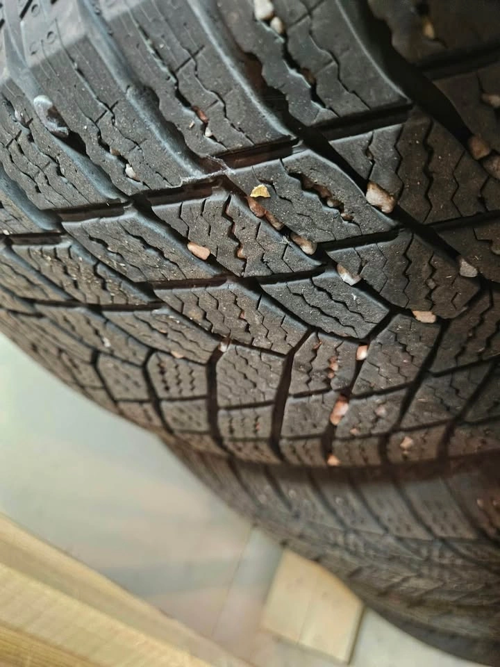 Set of 4 Continental UltimateContact 19 in Winter tires - photo 5