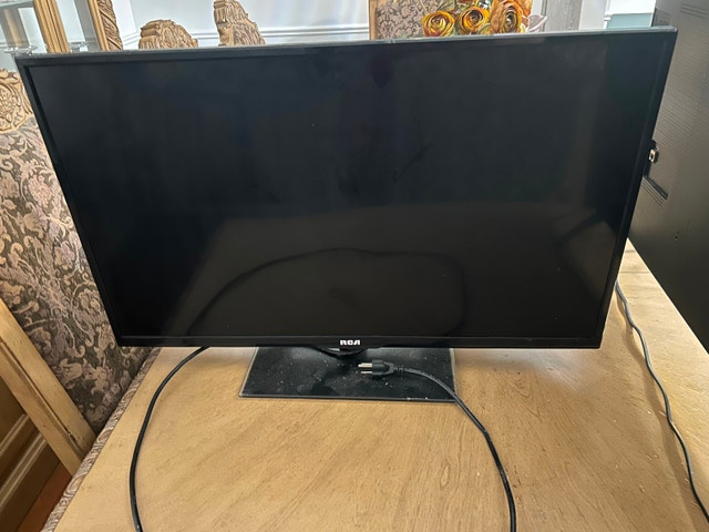 Black RCA tv