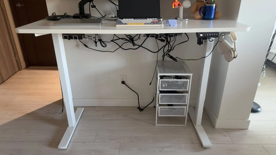 Moving sale: Standing desk setup with MSI 40-inch monitor - photo 4