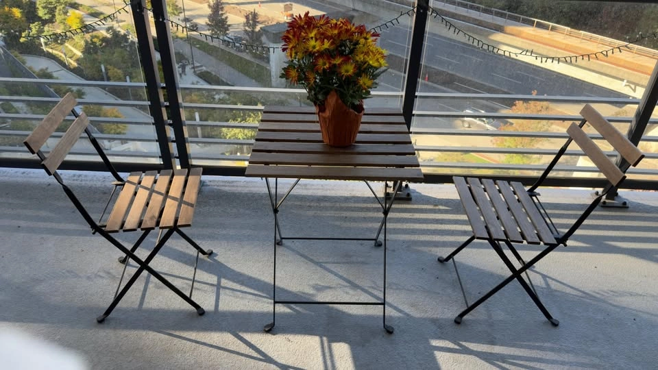 Folding balcony table and two matching chairs