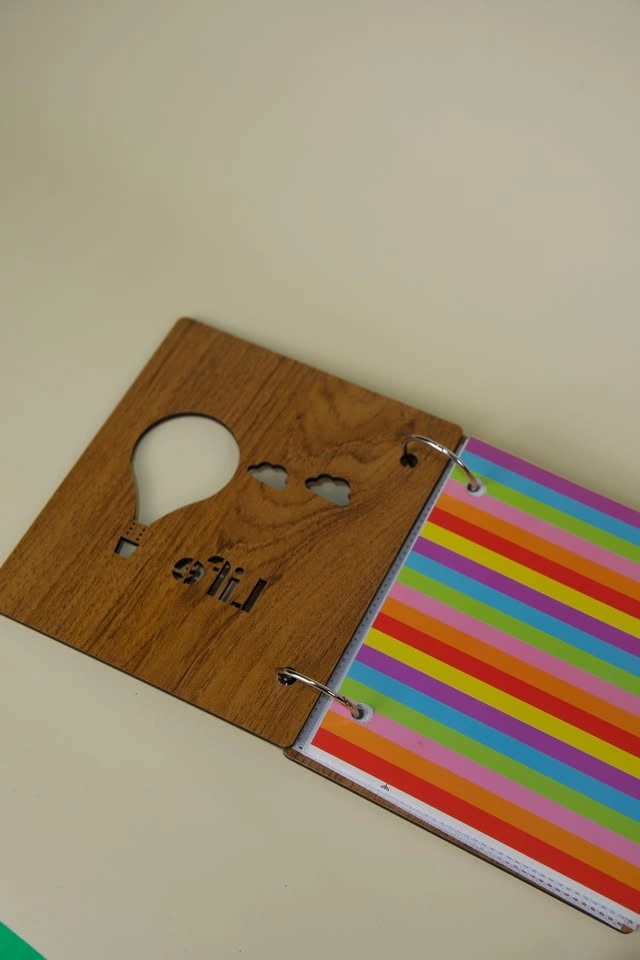 Wooden Photo Album with Colourful Hot Air Balloon Design - photo 2